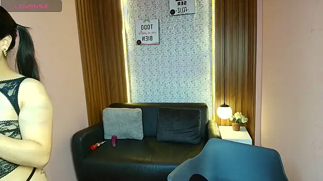 MiaAndRussel online show from June 3, 2:33 pm