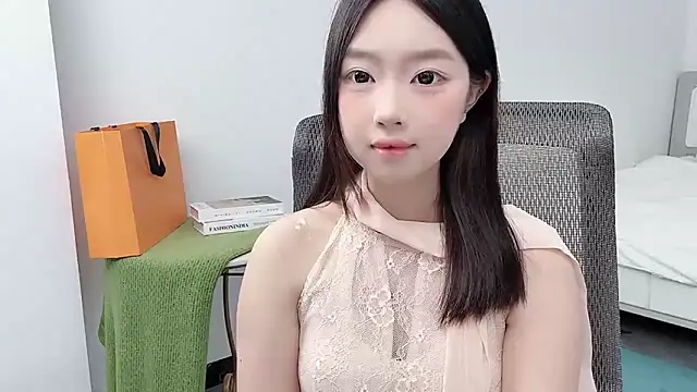 Yoyo33355 online show from June 9, 3:06 am
