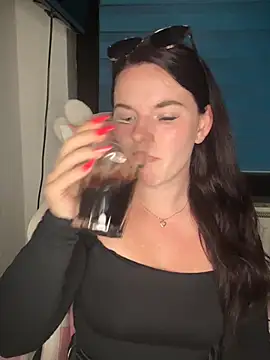 SecretSarah online show from June 2, 4:30 pm