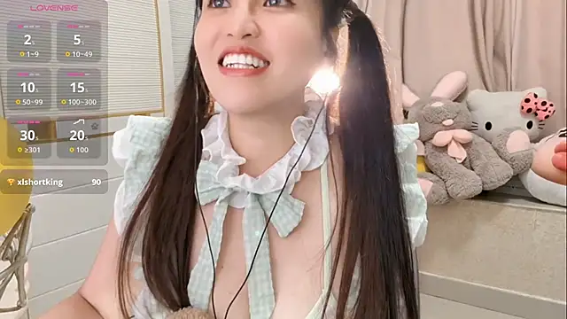 LisaQQQ online show from June 3, 12:50 pm