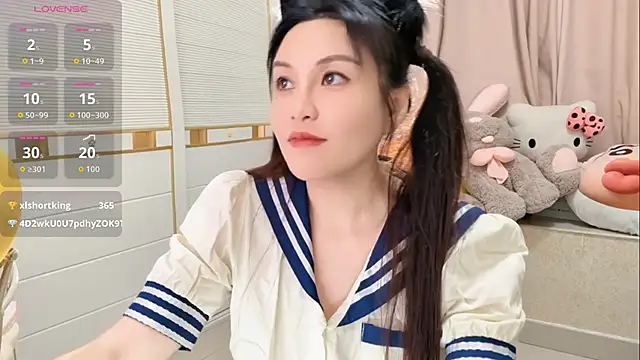 LisaQQQ online show from June 3, 2:33 pm