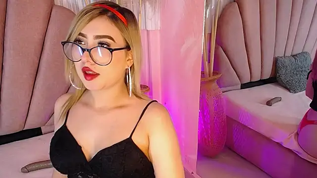 Doll Kitty  online show from June 3, 2:33 pm