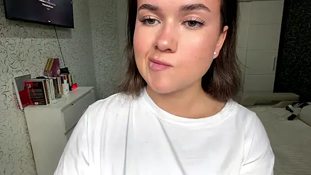 cuteshowy online show from June 2, 11:44 am