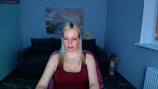 Lisa Merritt online show from June 4, 12:53 pm