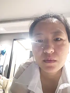 DUU5528 online show from May 31, 9:05 pm
