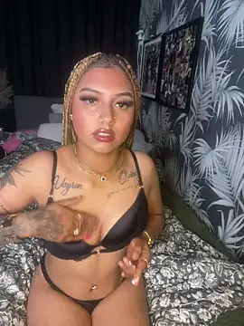 YoungXylena online show from June 3, 6:35 pm