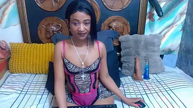 GoldenBigAssCurvy1 online show from June 3, 3:50 pm