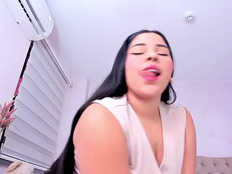 EmilySanchezz online show from July 2, 11:49 am