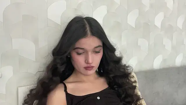 LisetteParajon online show from July 20, 5:10 am