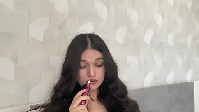 LisetteParajon online show from July 15, 10:31 am
