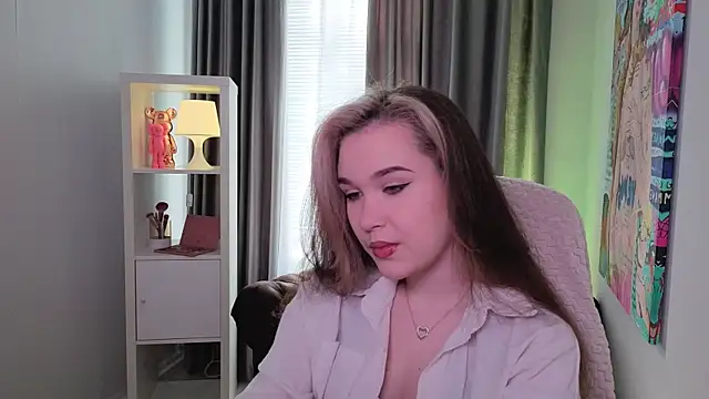 NelliSimson online show from June 2, 1:34 pm