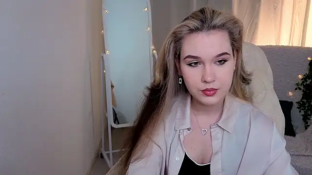 NelliSimson online show from June 3, 2:33 pm