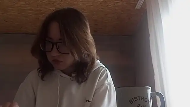 OliviaMoment online show from June 4, 9:58 am