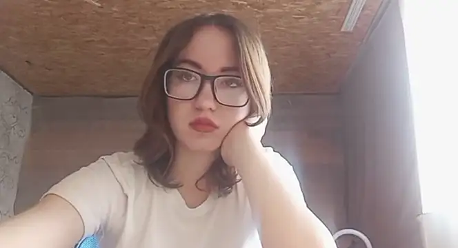 OliviaMoment online show from June 1, 10:06 am