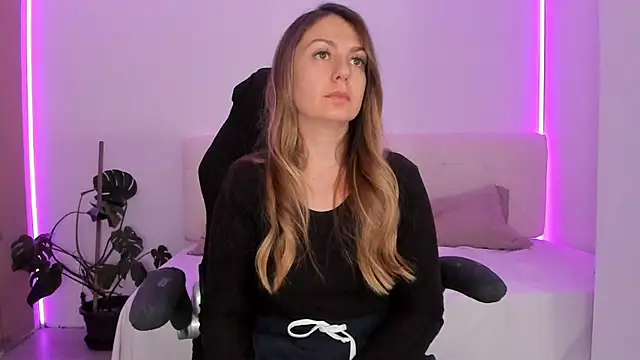 LindaWhite  online show from November 20, 5:14 pm