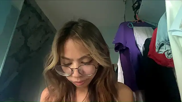Elarisserose online show from June 8, 11:59 pm