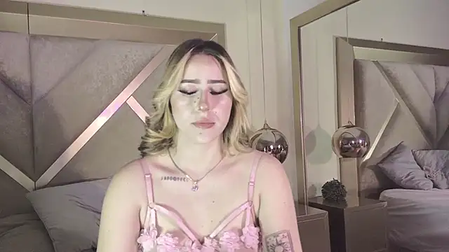 SelenaNoir  online show from July 18, 8:22 pm