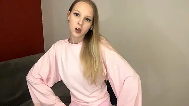 AilenePewo online show from May 31, 12:44 pm