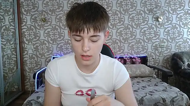 EmyHills online show from July 21, 3:02 pm