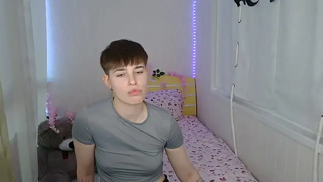 EmyHills online show from June 17, 3:57 pm