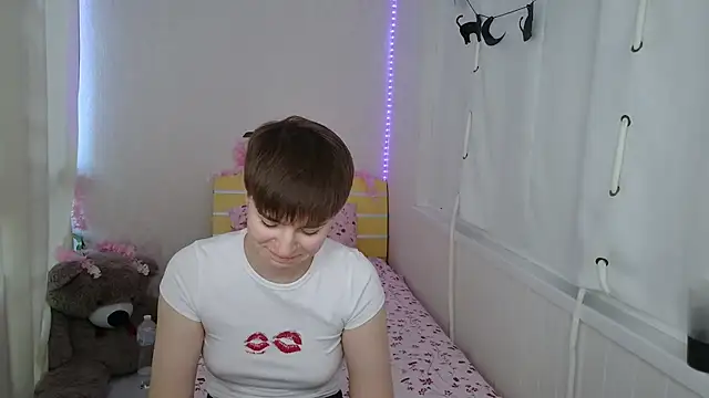 EmyHills online show from June 14, 3:56 pm