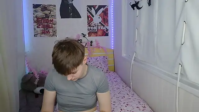 EmyHills online show from June 20, 5:27 pm