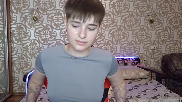 EmyHills online show from July 28, 8:52 pm