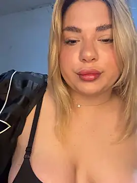 cutestsnoww online show from June 4, 12:31 pm