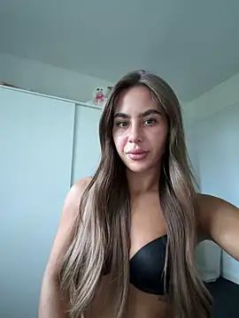 Nikola Olivia online show from June 3, 8:25 pm