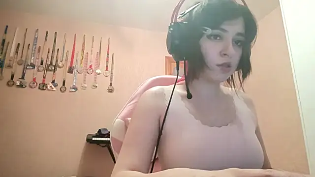 bunnyhoneylovehands online show from June 23, 10:30 pm