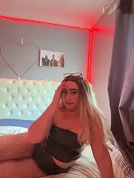 PrettyBarbiexx online show from June 2, 7:04 pm