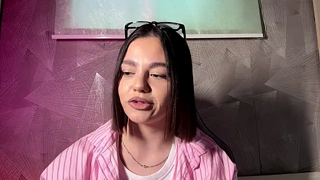 LeomaRylant online show from June 5, 6:17 am