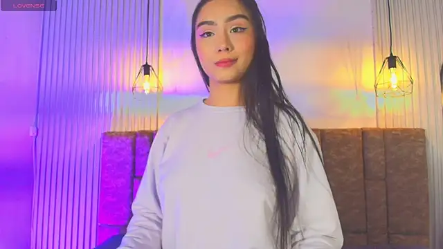 KENNIA SWEETIEE online show from June 8, 11:55 am