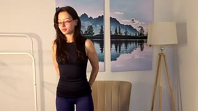 ThaoLeigh online show from June 5, 5:00 am