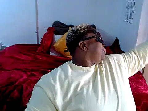 ROSESNICKER00 online show from June 8, 1:56 pm