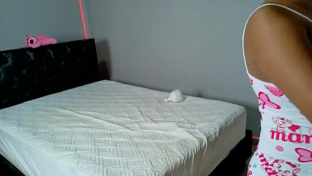 zoe moon20 online show from June 16, 4:57 am