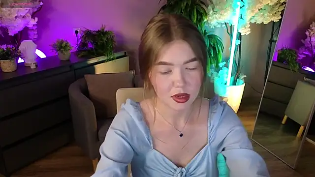Lina deels online show from July 12, 7:58 pm