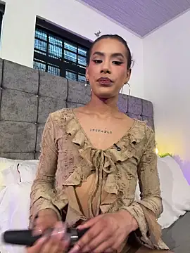 LiaDuquette online show from July 17, 9:40 pm