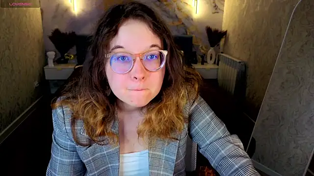 Aleks-casterrr online show from June 18, 5:40 pm
