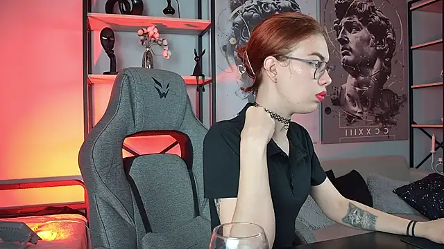 SeraphineDuskryn online show from July 4, 8:05 pm
