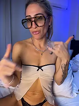 NicoleWilder online show from June 17, 11:17 pm