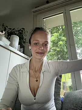 LillyWannaPlay online show from June 11, 6:27 pm