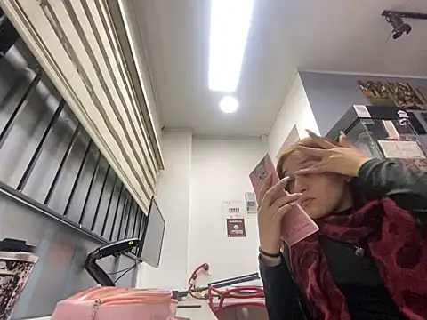 leah shainee online show from July 1, 2:44 am