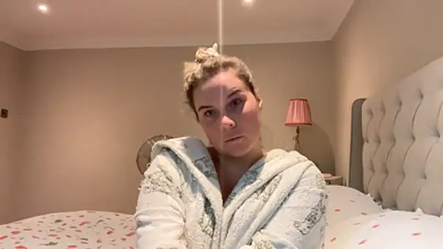 erincheshire online show from June 12, 5:32 pm