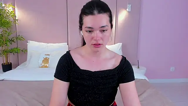 MaddieMeyer online show from July 7, 7:23 am