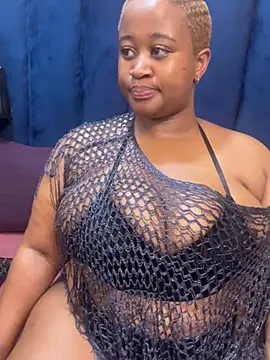 Curveybubbles23 online show from July 30, 7:37 pm
