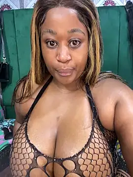 Curveybubbles23 online show from June 28, 1:34 am