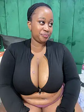 Curveybubbles23 online show from June 26, 7:31 am