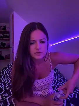 petiteambre online show from June 15, 9:15 pm