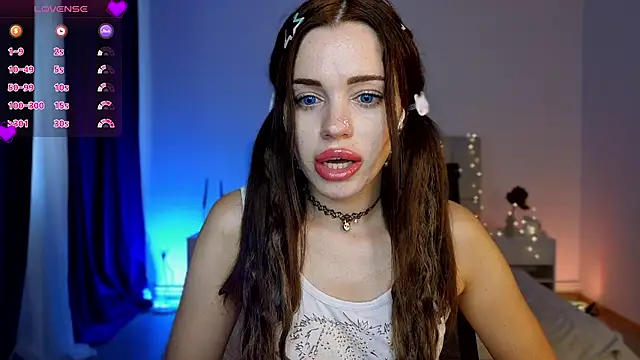Little cuti1e online show from July 30, 11:55 am